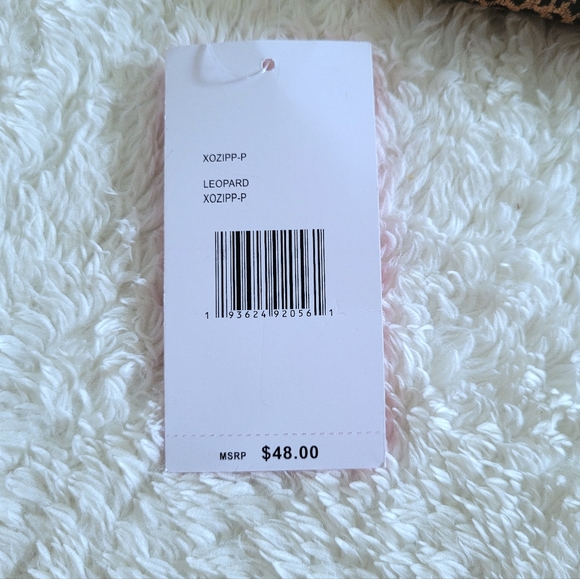 Betsey Johnson Leopard🐆 Wristlet - NWT - Picture 16 of 16